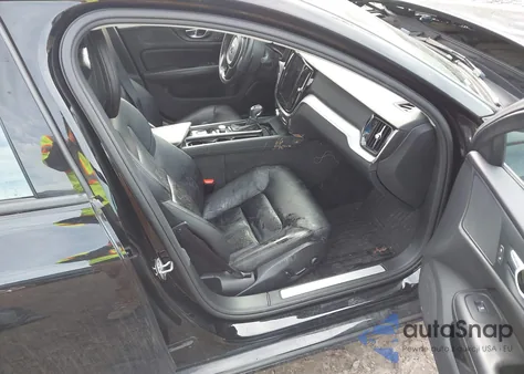 2020 Volvo S60 T5 Momentum z USA, uszkodzony, nr VIN 7JR102FK9LG044679